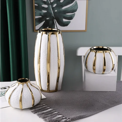 LUXORA Golden Crest Table Vase Set