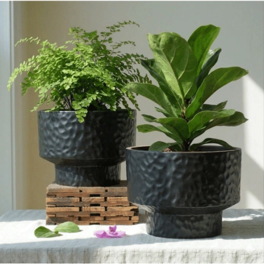 29-458 Classic Round Plastic Planter Black