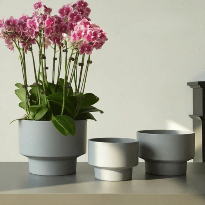 52-288 Classic Round Plastic Planter Blue Gray